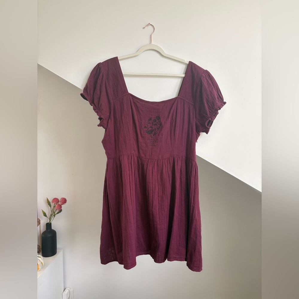 DISTURBIA Burgundy Short Sleeve Dress